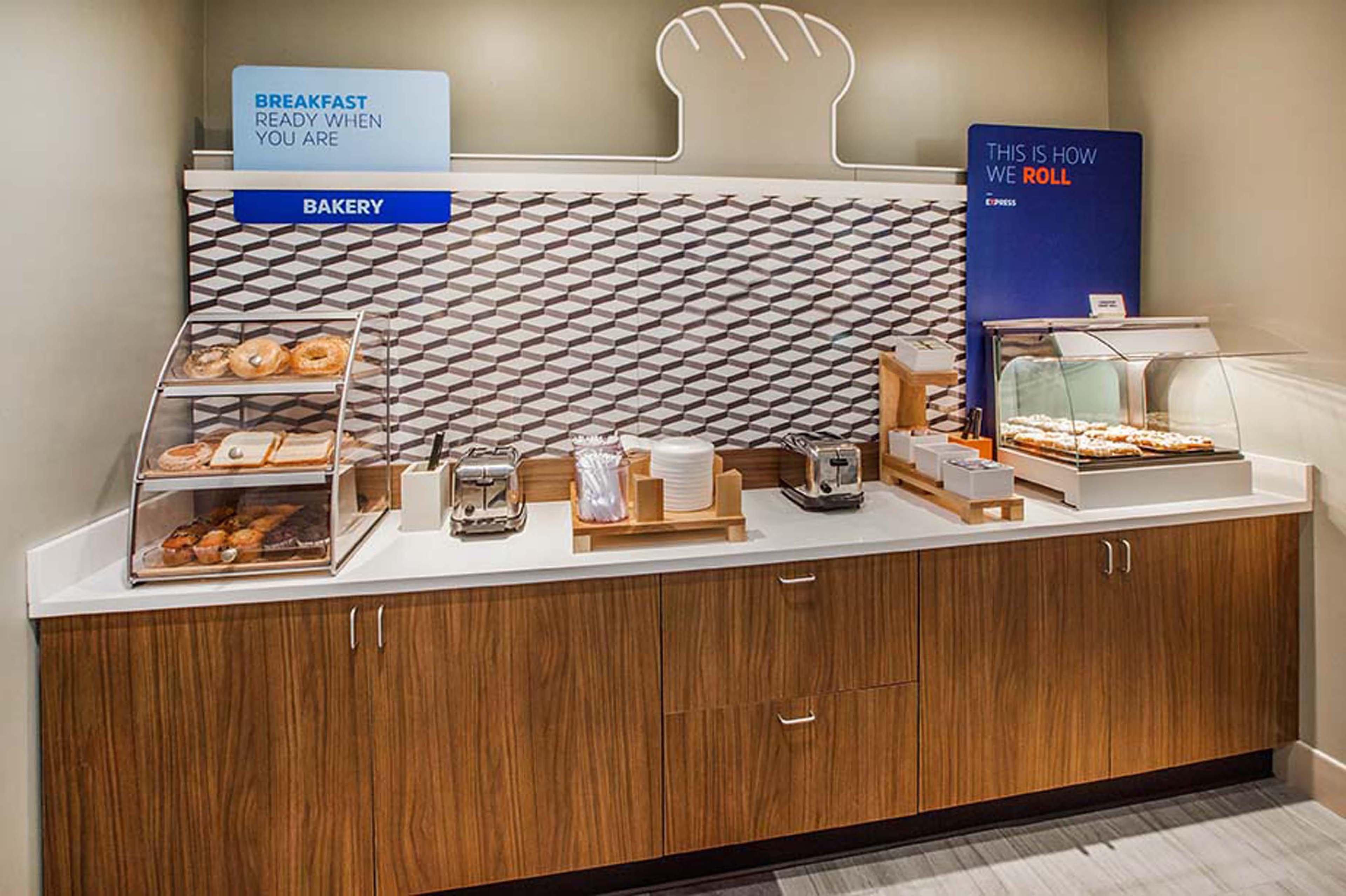 Holiday Inn Express Reno Airport By Ihg Экстерьер фото