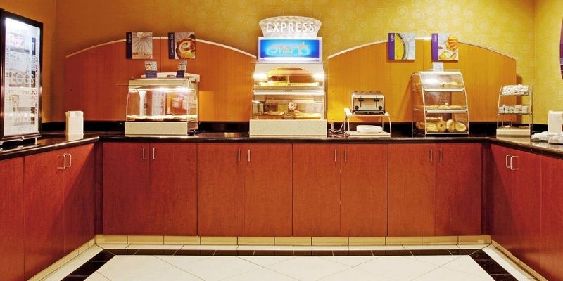 Holiday Inn Express Reno Airport By Ihg Экстерьер фото
